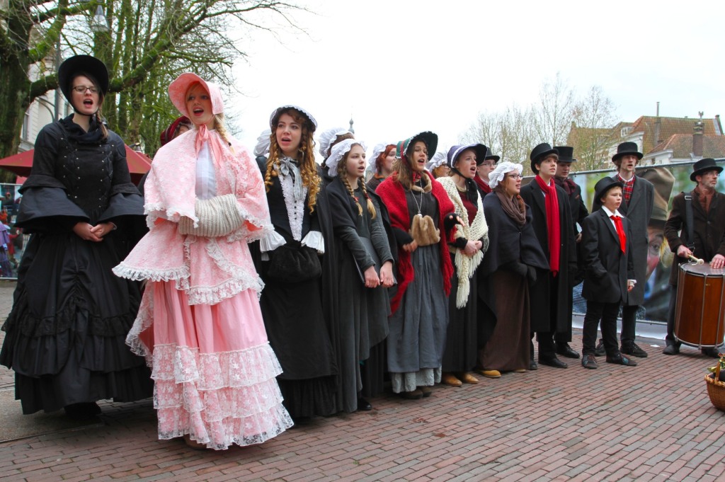 Bah! Humbug! A stroll through Dickensian Deventer – Notes from Camelid ...