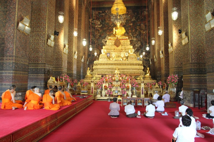 People at prayer, Wat Pho, Bangkok, Thailand